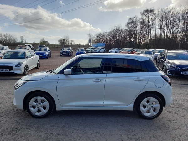 Suzuki Swift 1.2 Mild Hybrid Motion SV75FNA White #4