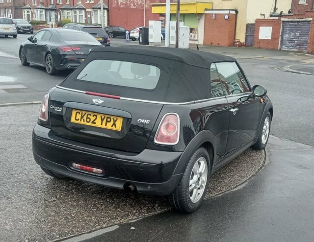 Mini Convertible 1.6 One Convertible Euro 5 98 P CK62YPX Black #4