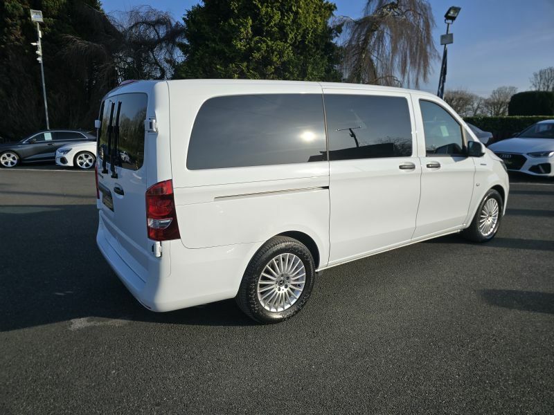 Mercedes-Benz eVito Tourer Pro White #4