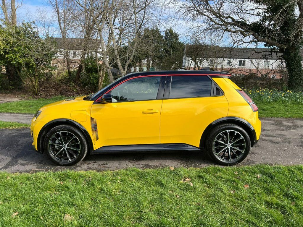 Renault 5 E-Tech Hatchback 110Kw Iconic 5 Comfort Range  Yellow #6