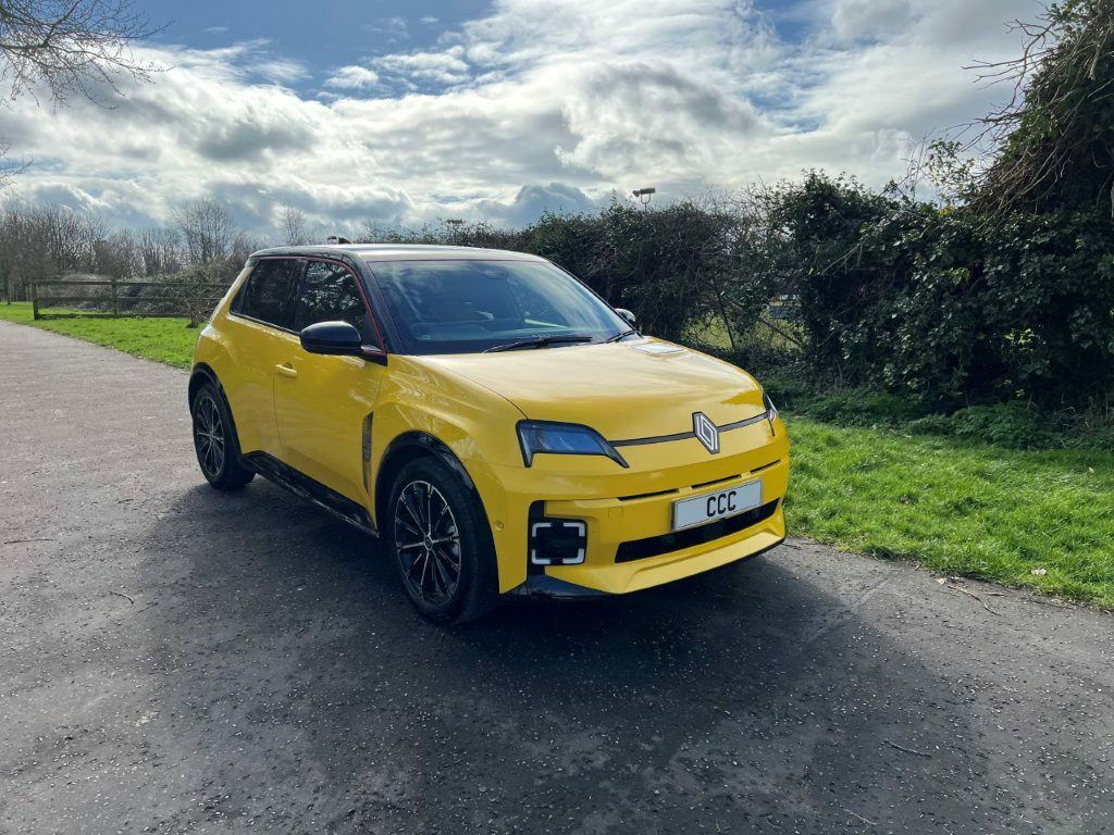 Renault 5 E-Tech Hatchback 110Kw Iconic 5 Comfort Range Yellow