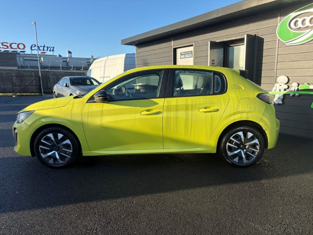 Peugeot 208 Puretech Active 75 Hatchback  Yellow #5
