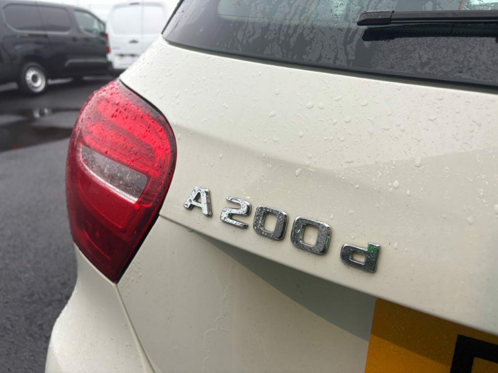 Mercedes-Benz A Class 2.1 A200d Amg Line 136 Hatchback White #6