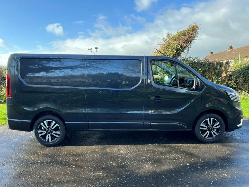 Renault Trafic 2.0 Ll30 Blue Dci 150 Extra Sport L2h1 Grey #2