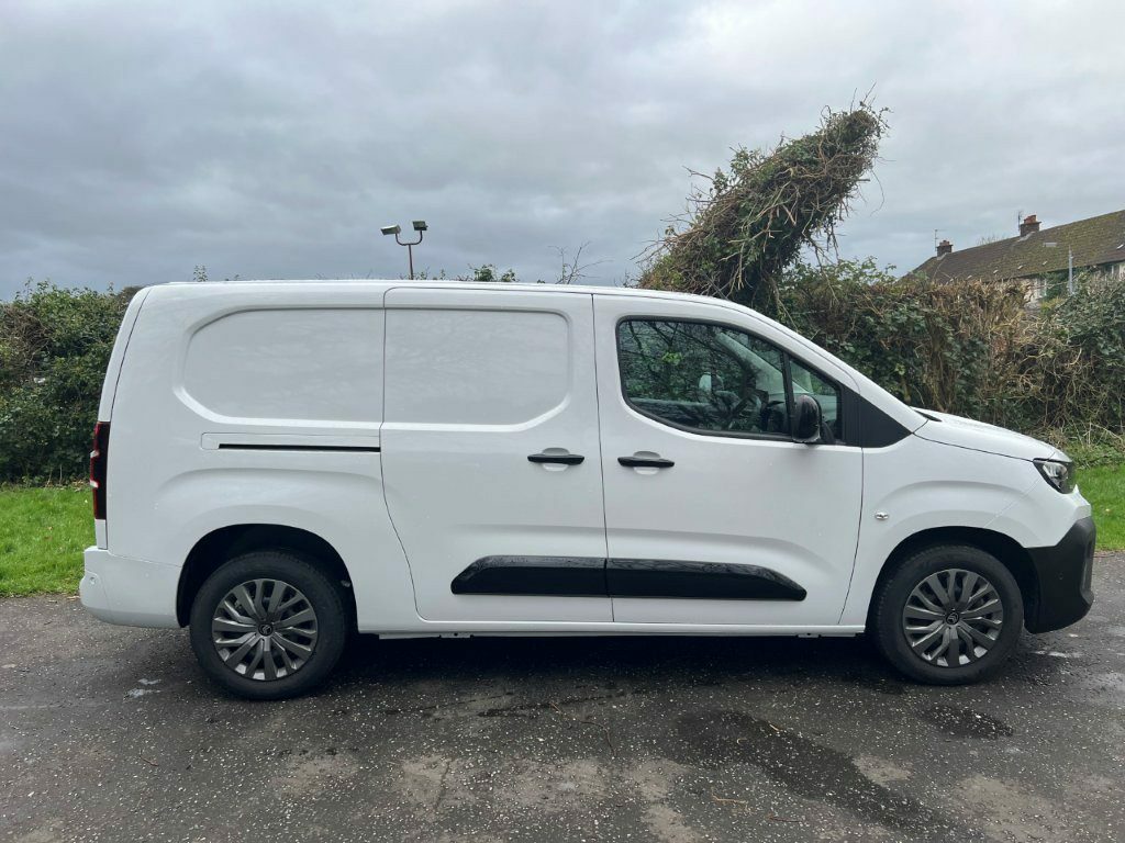 Citroen Berlingo 1.5 Blue Hdi 950Driver 100 Xlwb  White #2