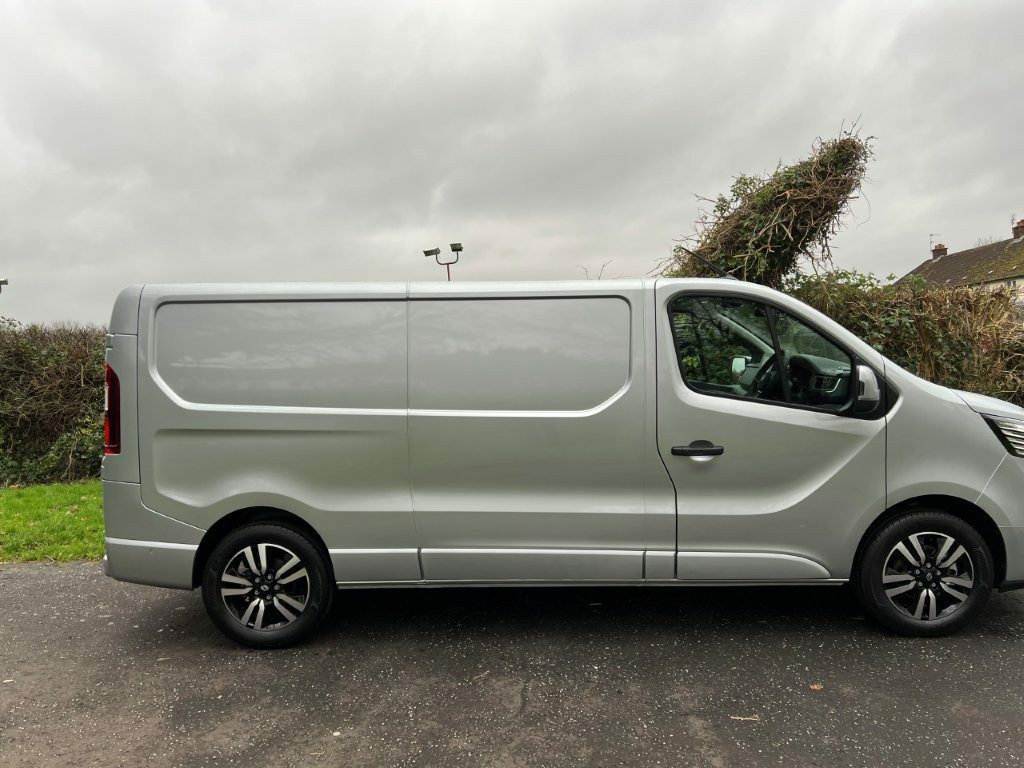 Renault Trafic 2.0 Ll30 Blue Dci 150 Extra Sport L2h1 Grey #2