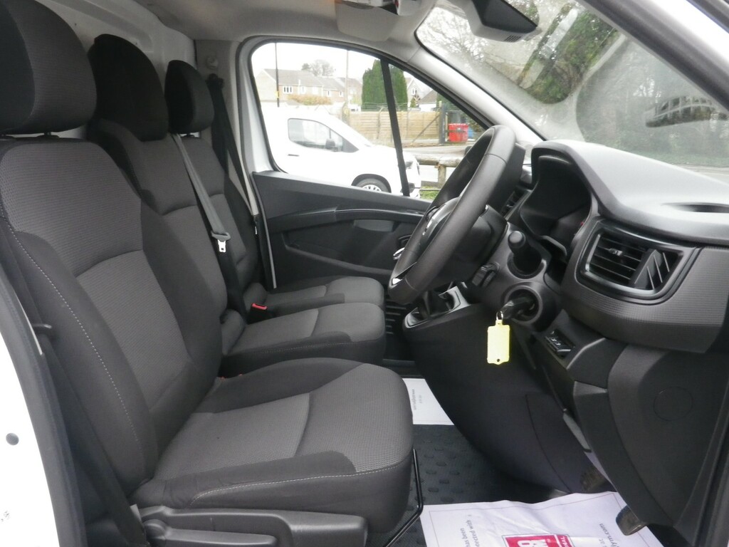 Renault Trafic Panel Van 2.0 Sl28 Blue Dci 130 Business Panel Va RO23NUW White #5