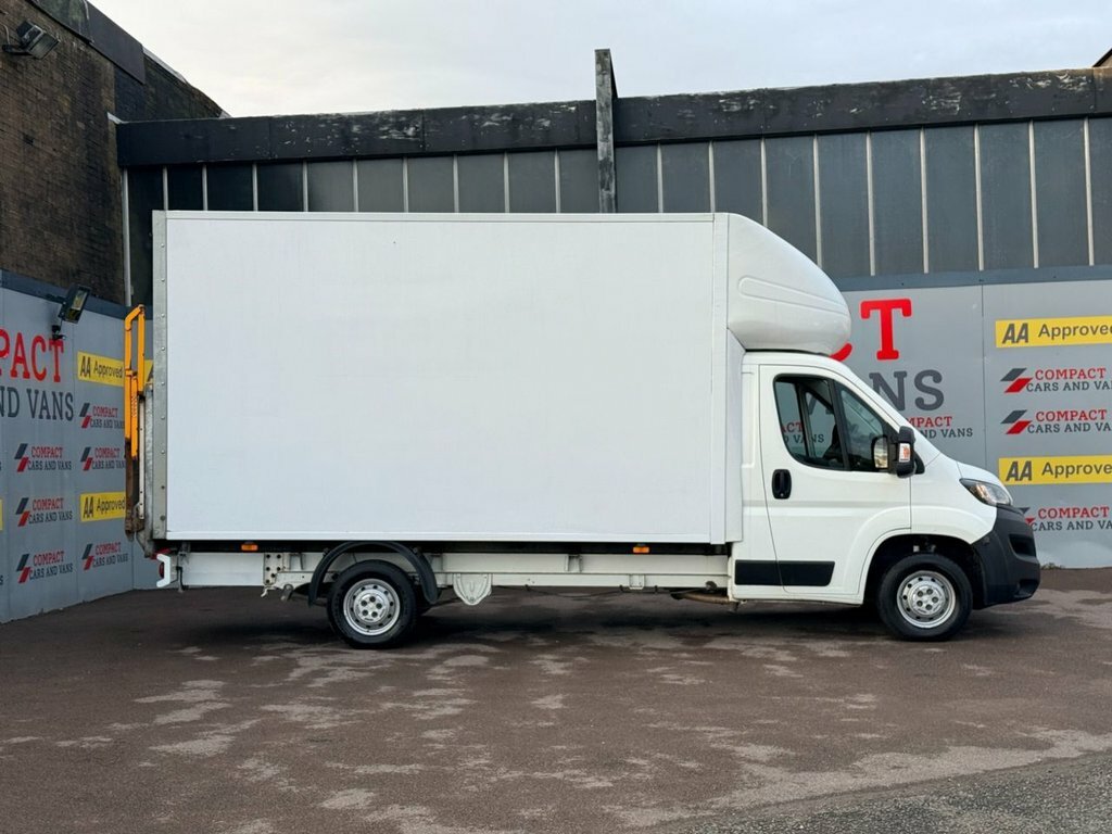 Peugeot Boxer 2.2L Built For Business CV70CCJ White #4