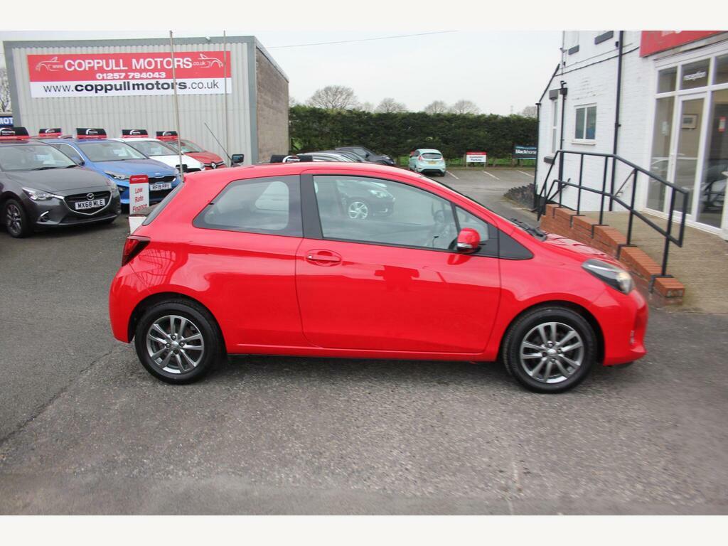 Toyota Yaris 1.0 Vvt-i Icon Euro 6 Red #4