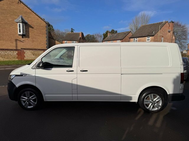 Volkswagen Transporter T6.1 2.0 Tdi T30 MJ70FJV White #5