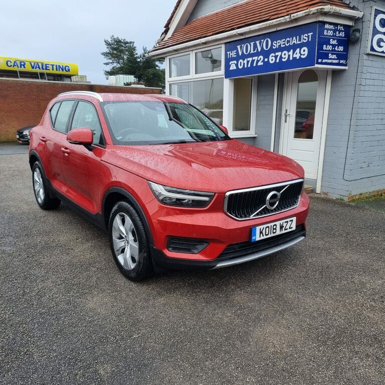 Volvo XC40 Momentum 2.0-T4-190 Awd Geartronic Ko18 Wzz