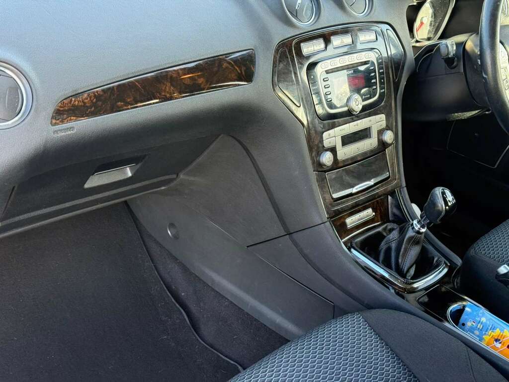 Ford Mondeo 2.5 Mondeo Ghia T Silver #5