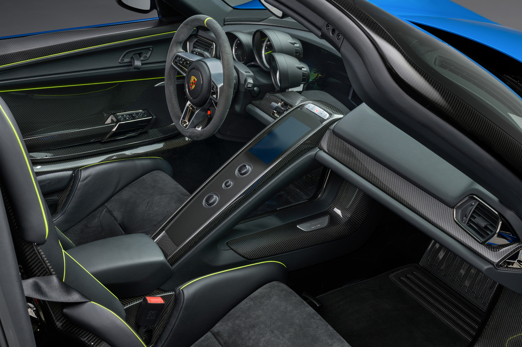 Porsche 918 Spyder S-a Silver #25
