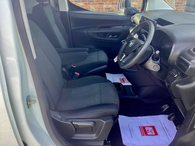 Vauxhall Combo 2300 1.5 Turbo D 100Ps H1 Dynamic Crew Van - 2022 WR72CZT White #5
