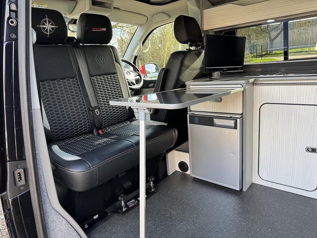 Volkswagen Transporter T6 T30 150 Swb Highline CY66CPX Black #4