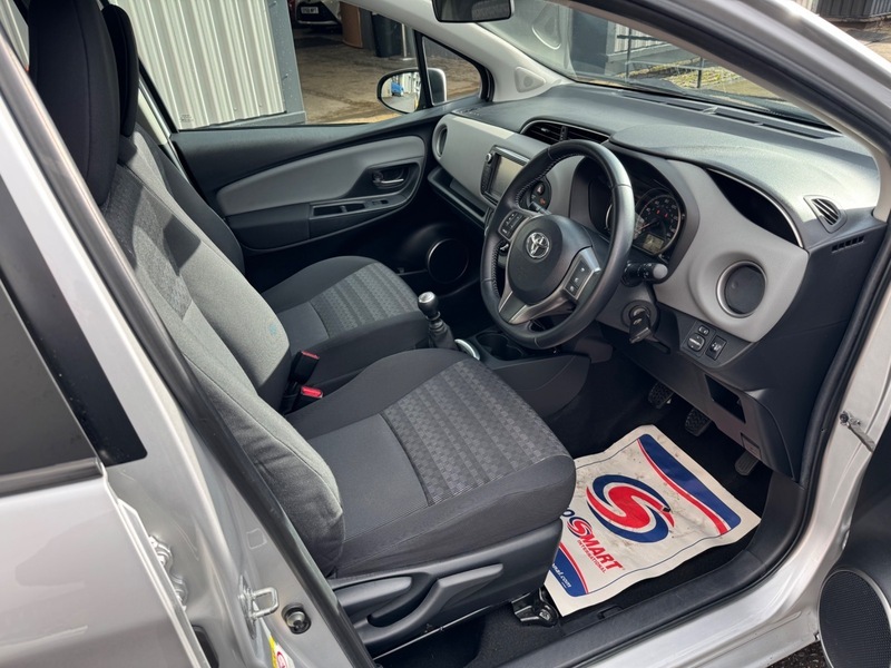 Toyota Yaris 1.4D-4d 16V 90Bhp Euro Silver #4