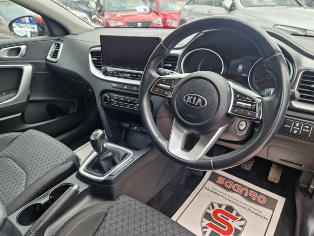 Kia Ceed Hatchback PJ71FFW Red #3