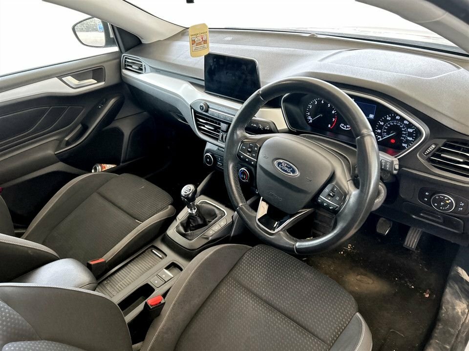 Ford Focus 1L Zetec WO68YHE White #5
