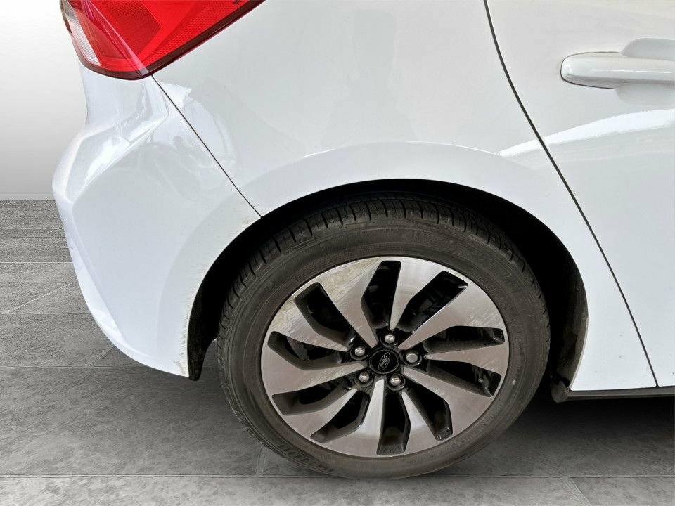 Ford Focus 1L Zetec WO68YHE White #4