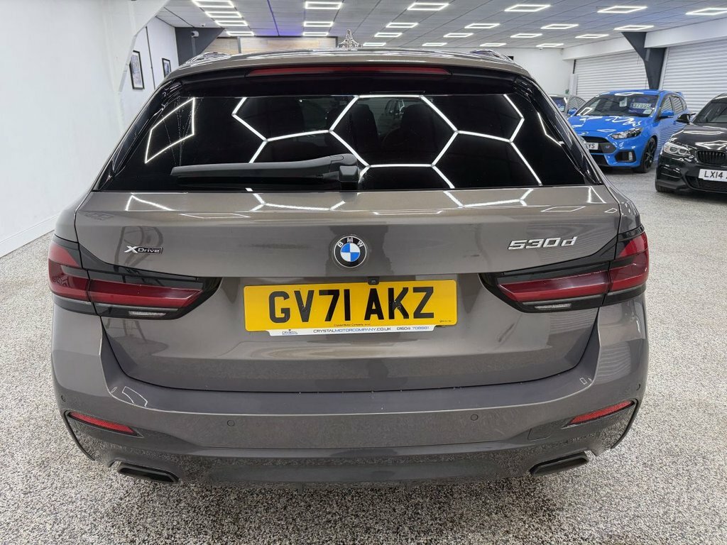 BMW 5 Series 3L M Sport GV71AKZ Grey #4
