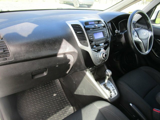 Hyundai Ix20 Hatchback EA61AKJ White #5