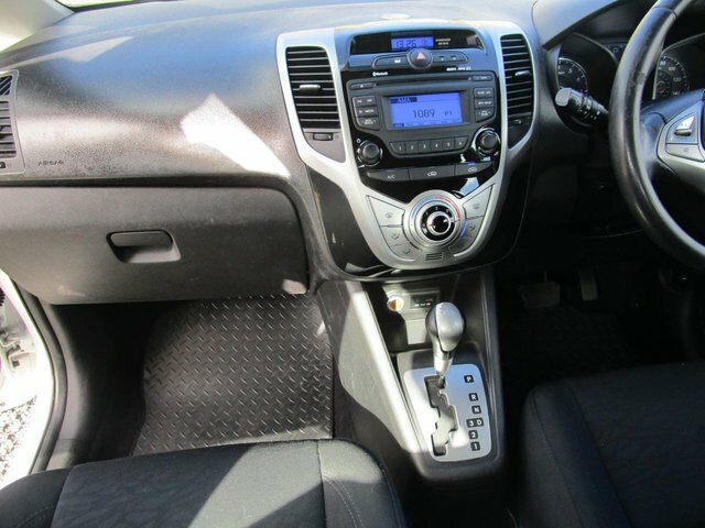 Hyundai Ix20 Hatchback EA61AKJ White #6