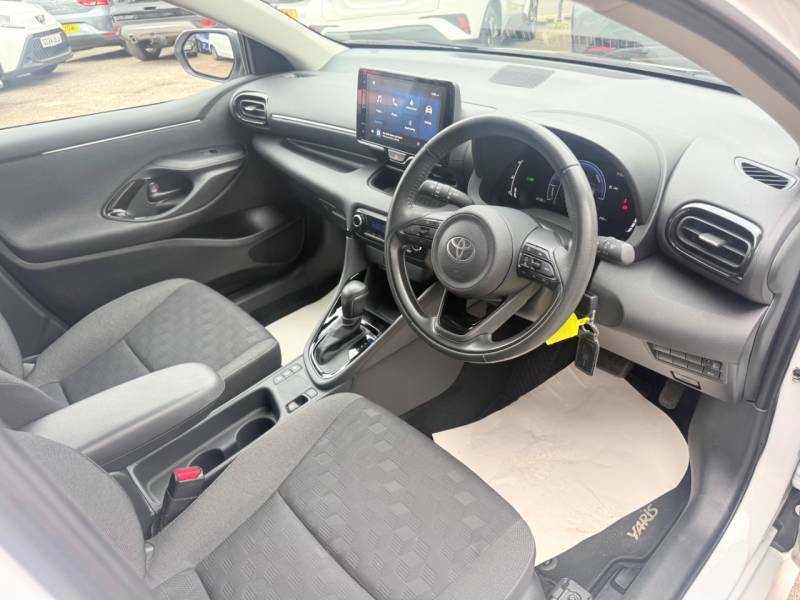 Toyota Yaris 1.5 Hybrid Design Cvt - Ftsh - One Owner - 202 AVI3301 White #4