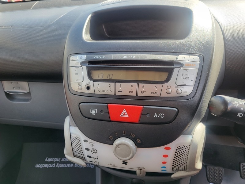 Toyota Aygo Vvt-i Ice SB11UPS Red #3