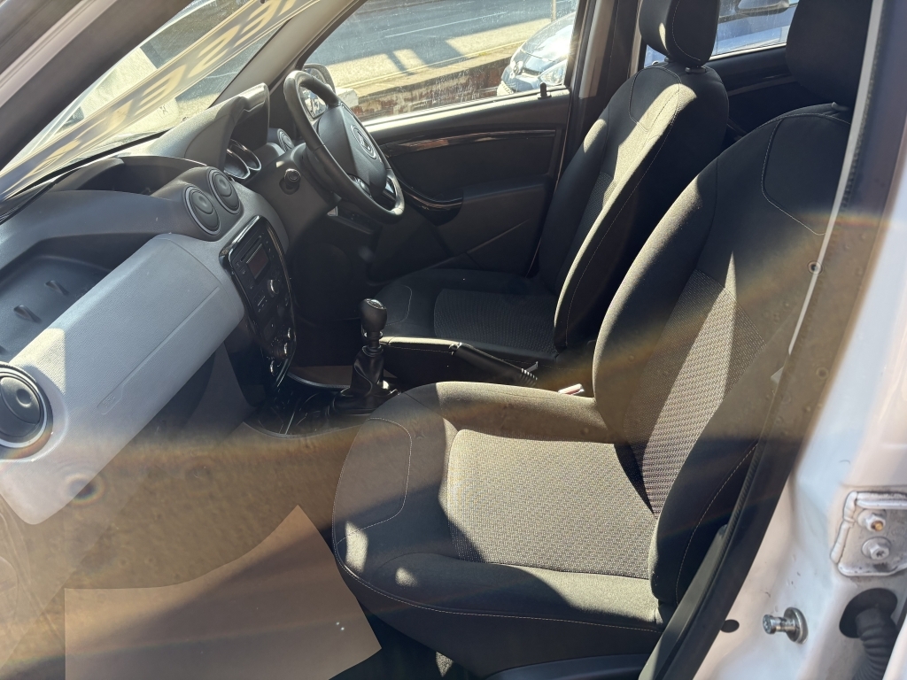 Dacia Duster 1.5 Laureate Dci White #4