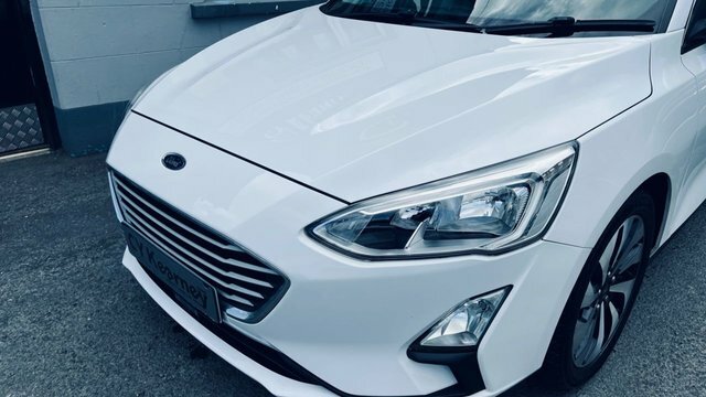 Ford Focus Ecoboost Zetec Hatchback FD68XSN White #5