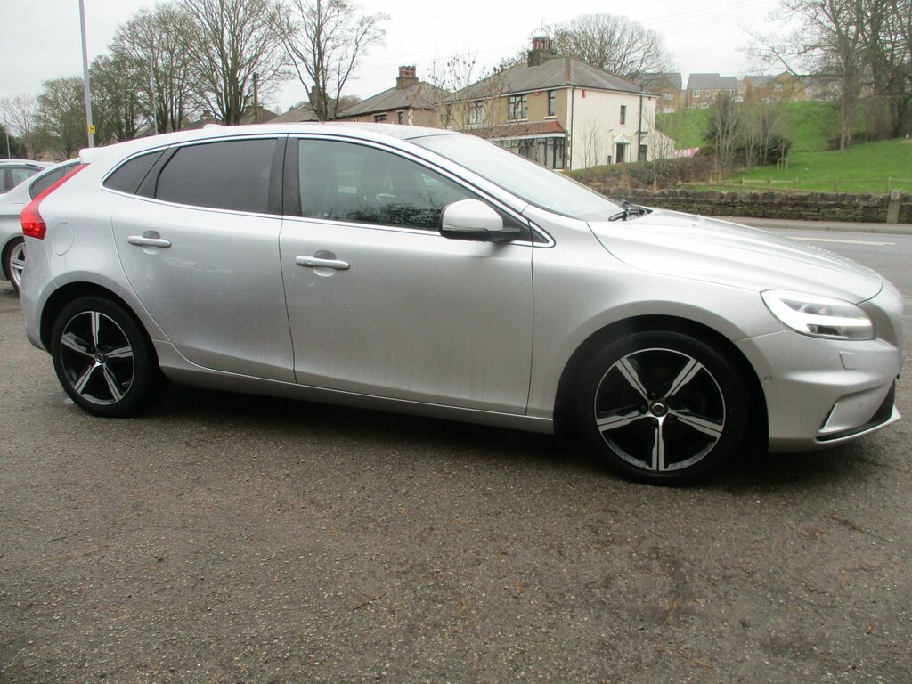 Volvo V40 2.0 T3 R-design Hatchback Euro 6 KM17GWX Silver #3