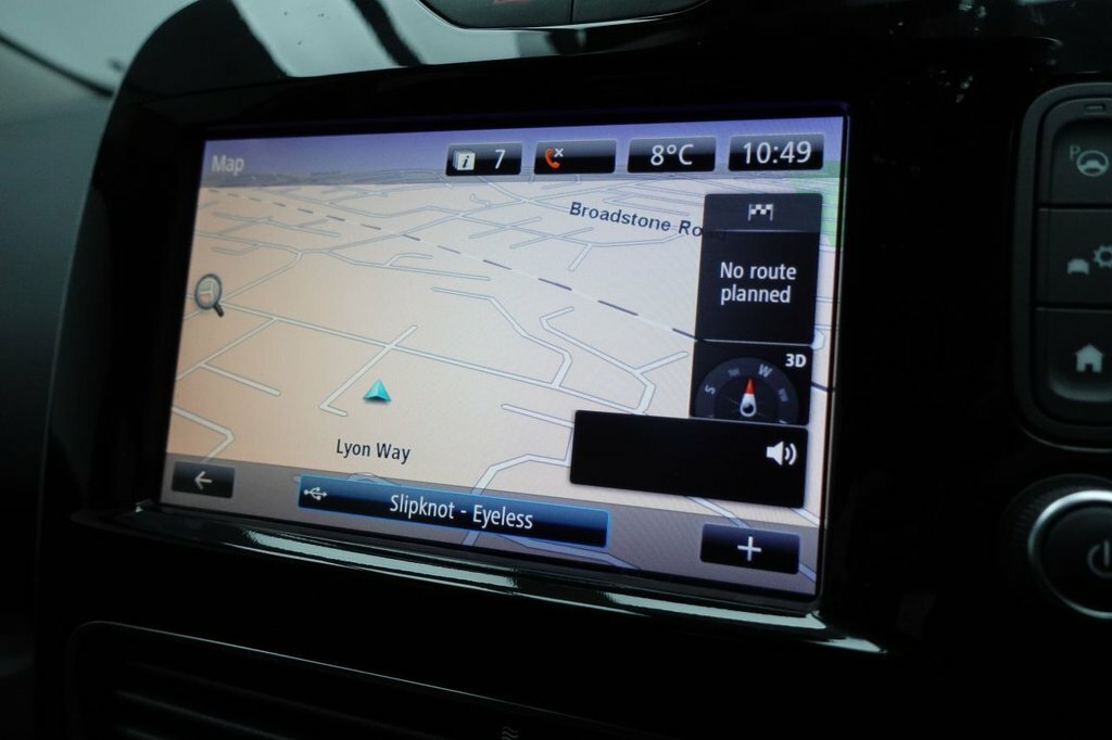 Renault Clio 0.9L Signature Nav Silver #2