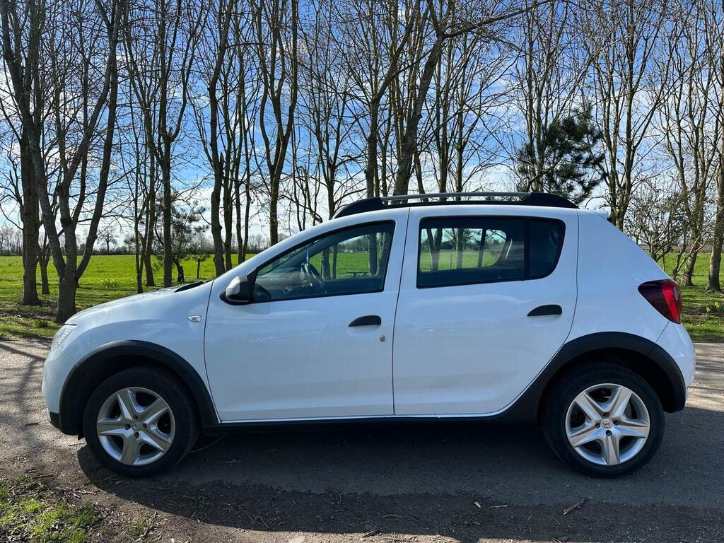Dacia Sandero Stepway Hatchback 0.9 Tce Laureate Euro 6 Ss 2017 CK67BBE White #4