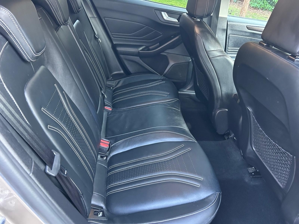 Ford Focus Hatchback BN69XXZ Silver #6