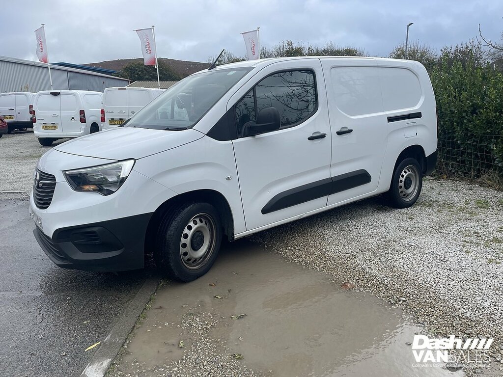 Vauxhall Combo Turbo D 2300 Dynamic WF72YLU White #3