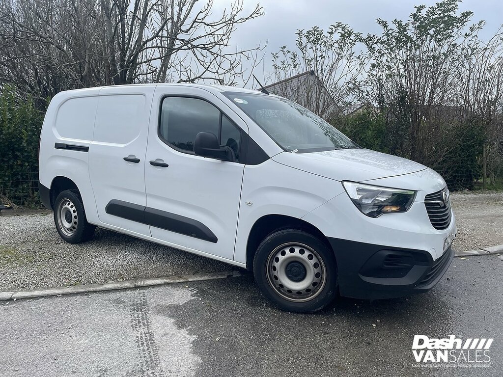 Vauxhall Combo Turbo D 2300 Dynamic White
