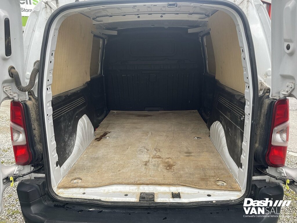 Vauxhall Combo Turbo D 2300 Dynamic WF72YLU White #5