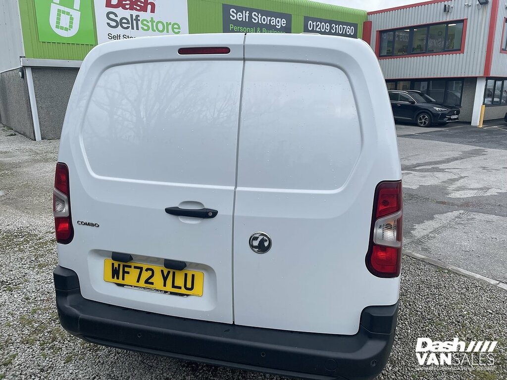 Vauxhall Combo Turbo D 2300 Dynamic WF72YLU White #4