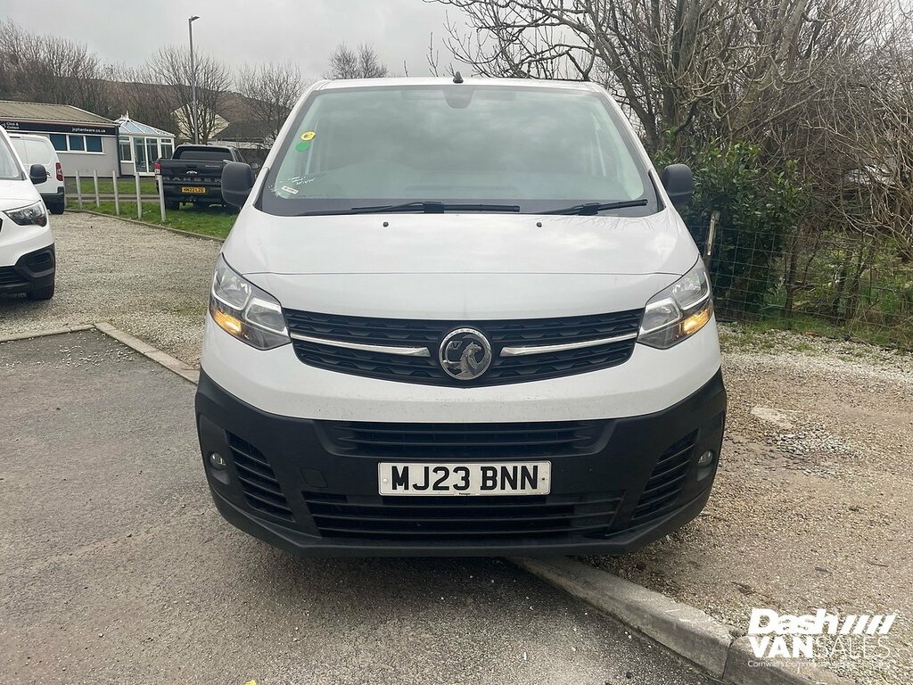 Vauxhall Vivaro Turbo D 3100 Dynamic MJ23BNN White #2