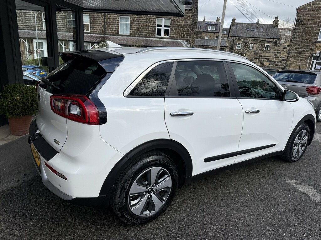 Kia Niro 1.6 H Gdi 3 201919 LT19KHV White #4