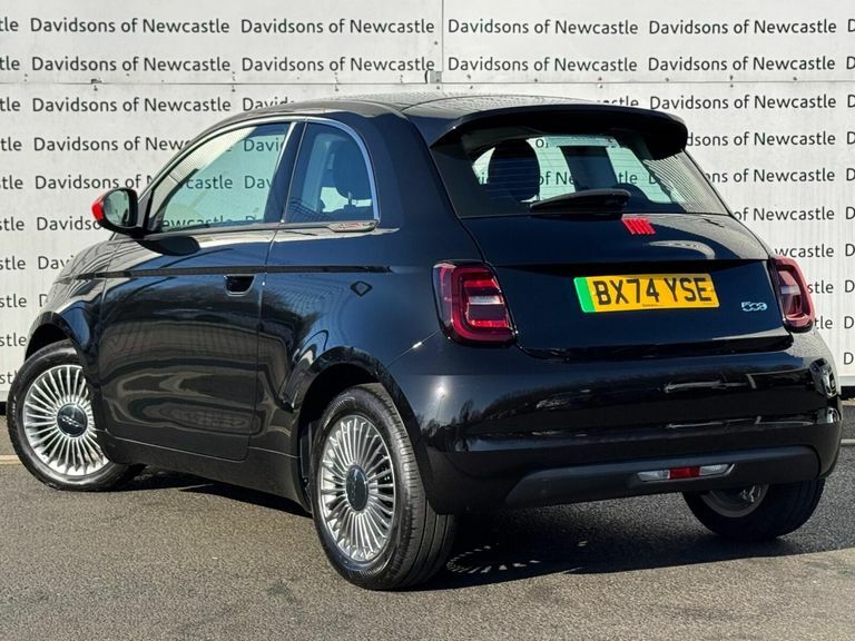 Fiat 500 24Kwh Red Hatchback 95 Ps Black #4