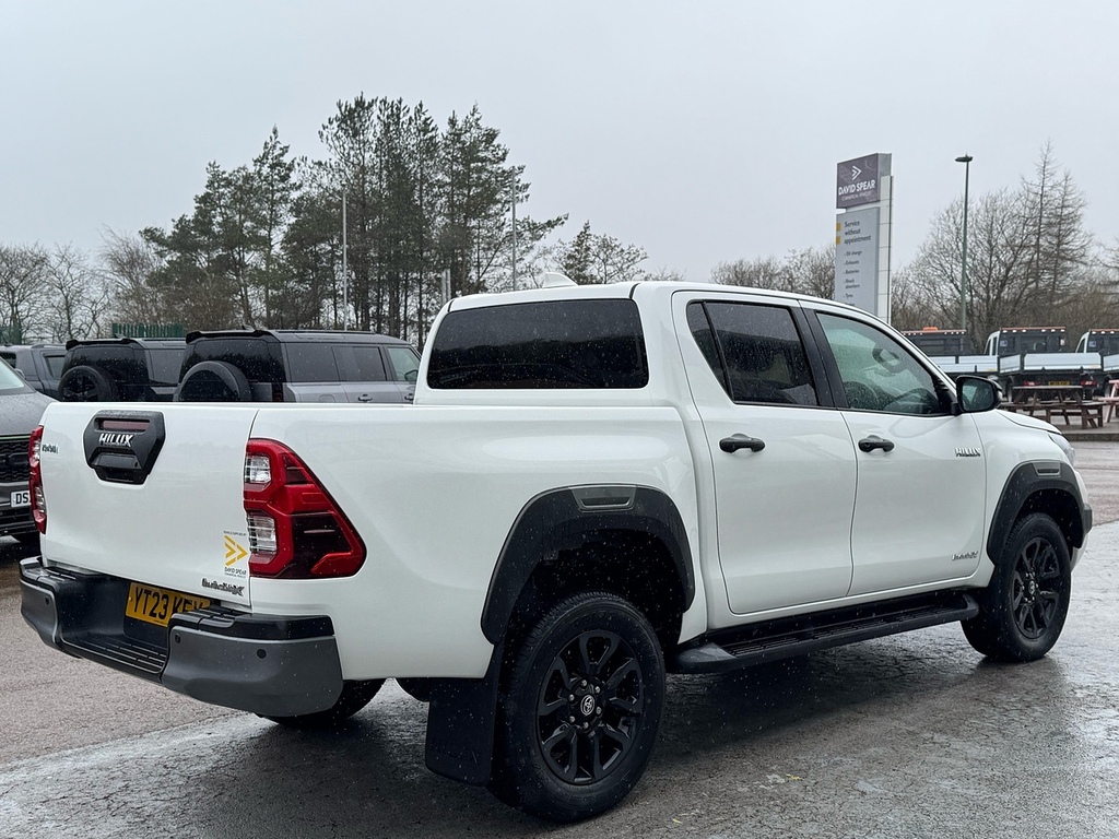 Toyota HILUX 2.8 D-4d Invincible X 204Ps 4Wd Euro 6 With Sat Na White #2