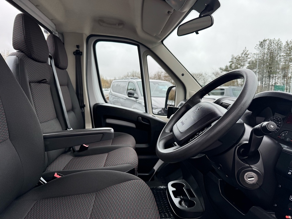 Peugeot Boxer 2.2 Bluehdi 140Ps 335 Professional Premium L2 Eu NV23HRJ White #3