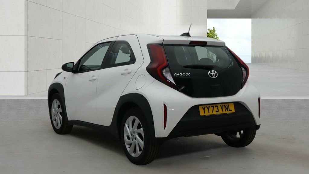 Toyota Aygo X 1L Pure YY73VNL White #3