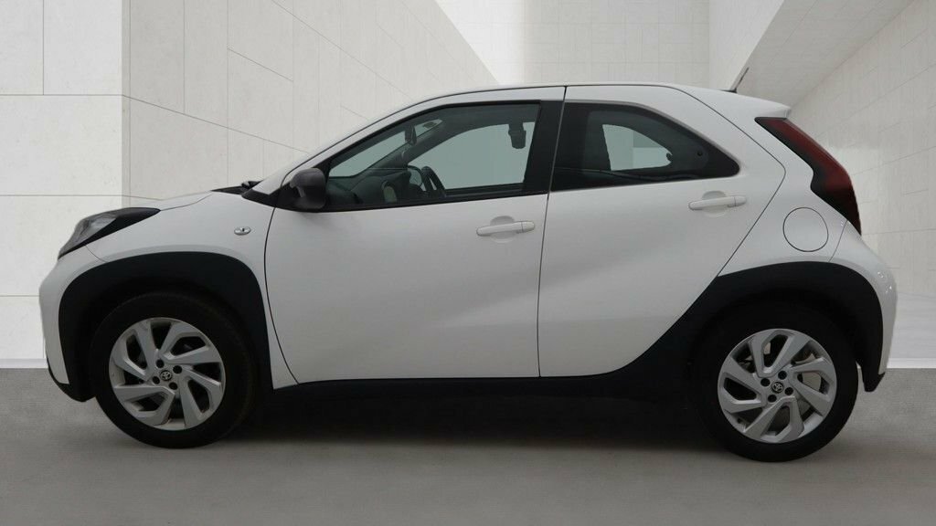 Toyota Aygo X 1L Pure YY73VNL White #6