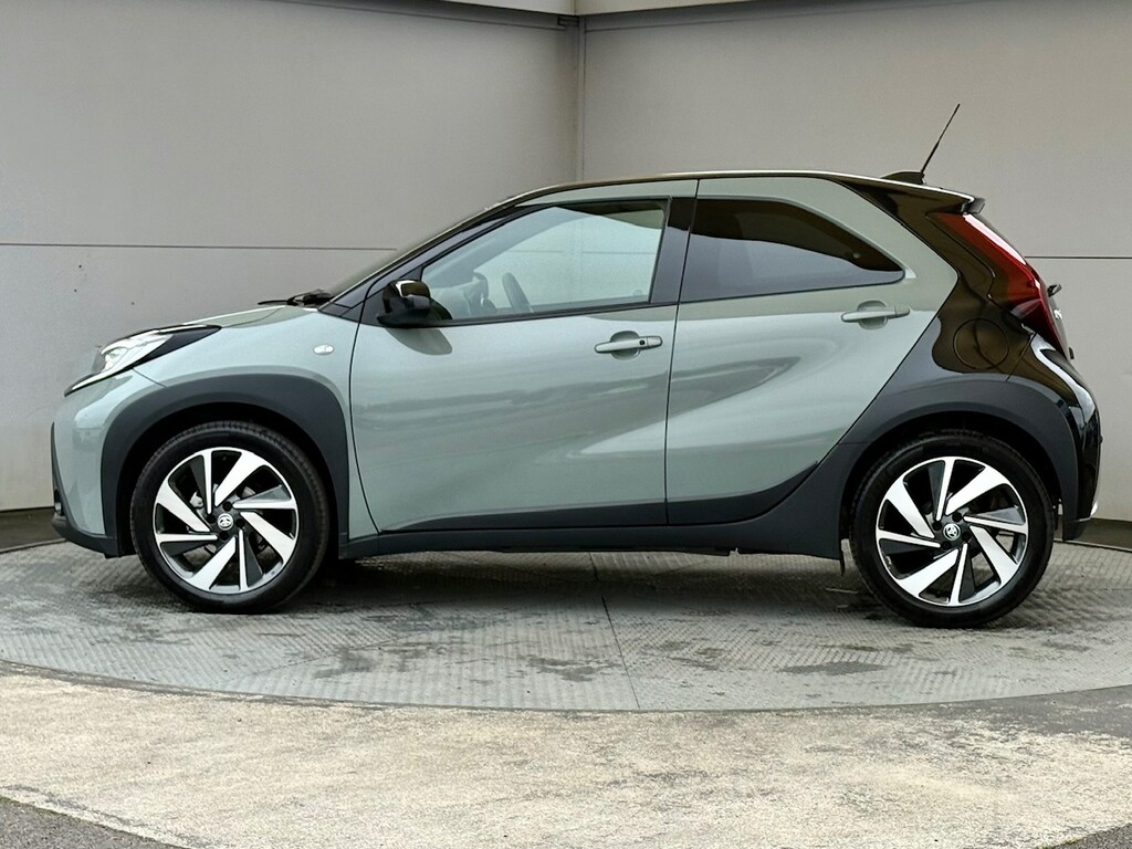 Toyota Aygo X 1.0 Vvt-i Exclusive Hatchback X-shift E BN74YJX Green #4