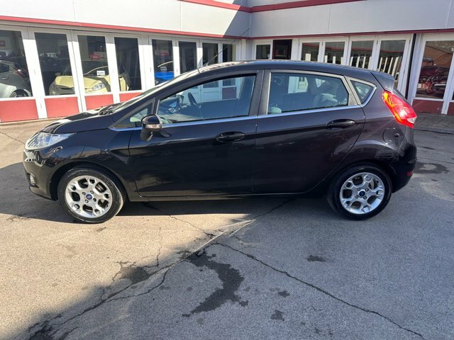 Ford Fiesta 1.25 Zetec Hatchback 129 G Km 8 EJ12NNO Black #2