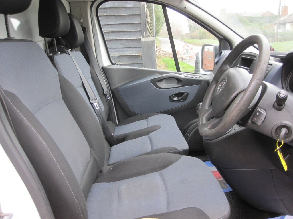 Vauxhall Vivaro 1.6 Cdti 2900 Ecoflex 2017 FP17TGU White #6
