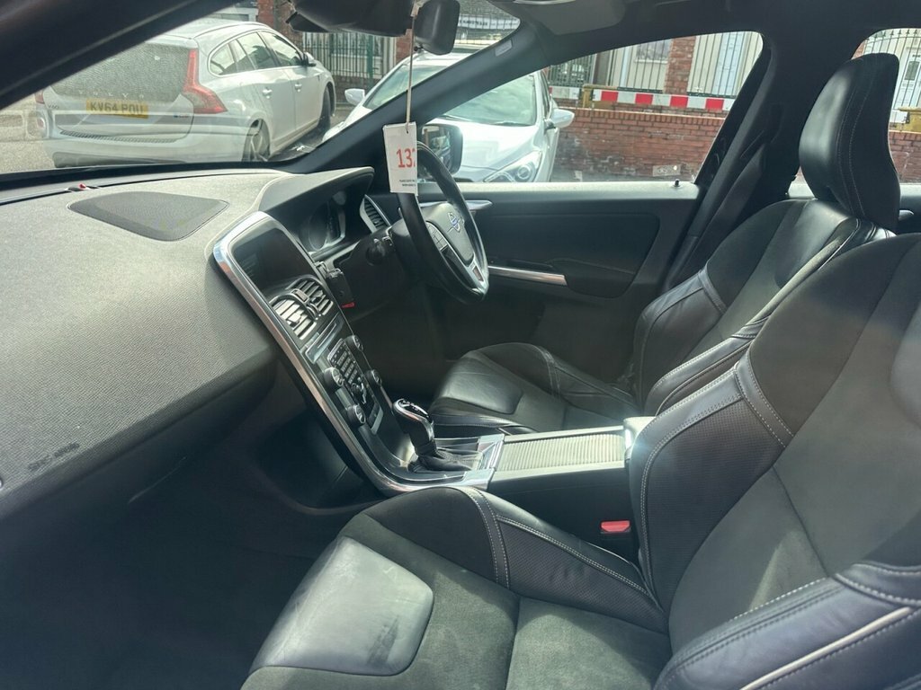 Volvo XC60 2L R-design Nav Black #4