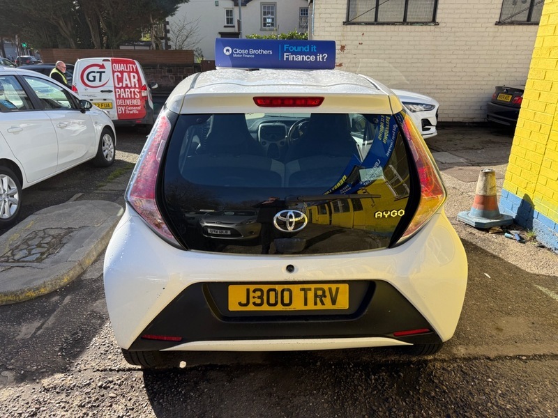 Toyota Aygo Vvt-i X-play J300TRV White #4